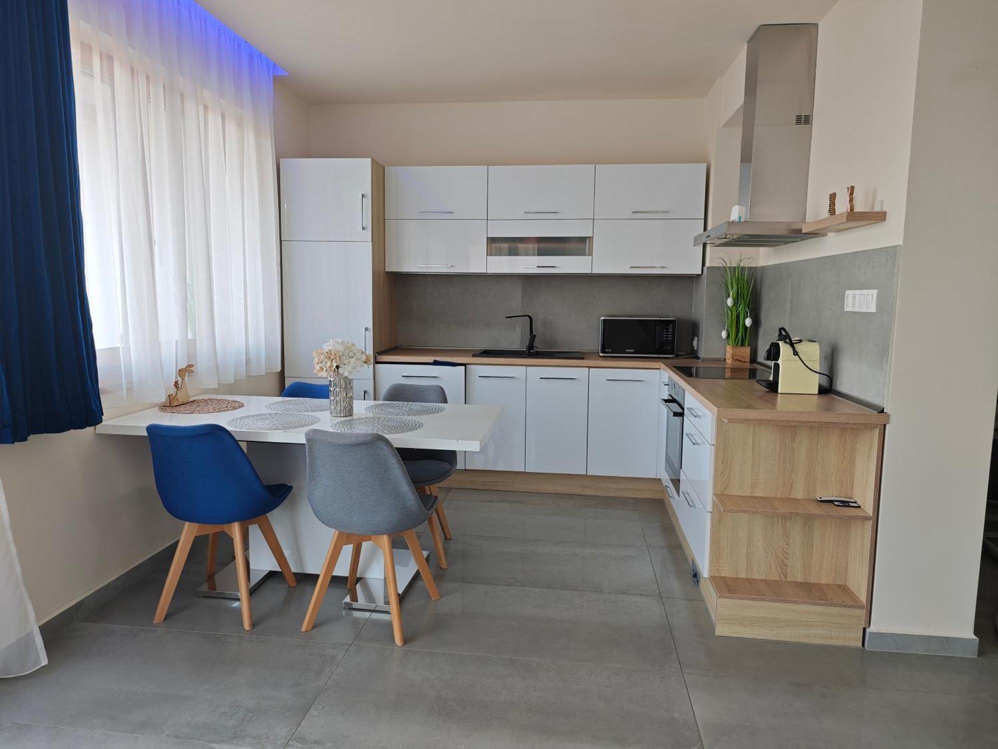 Gamma Apartmanok Es Jakuzzi Miskolc Ruang foto